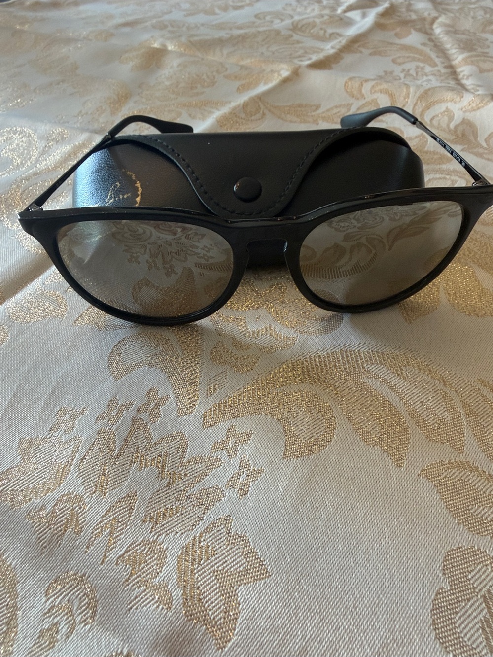 Ray-Ban Black Round Sunglasses with Black Case